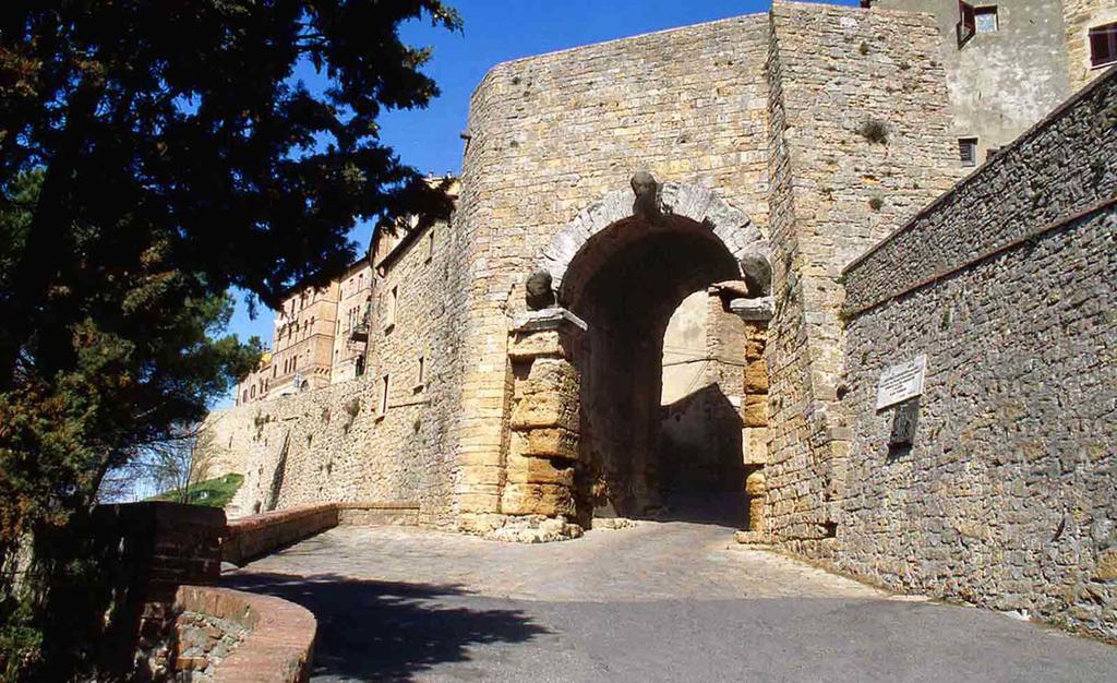 Suite Apartment Castello Volterra Bagian luar foto