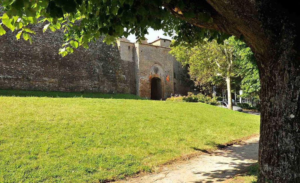 Suite Apartment Castello Volterra Bagian luar foto